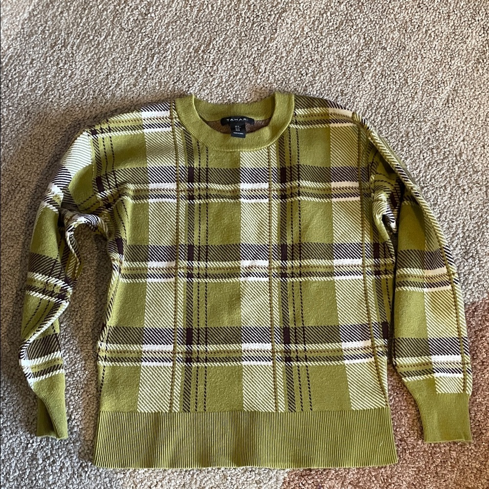 Tahari M Olive Green Plaid Crewneck Sweater on-trend preppy grandpa grunge
